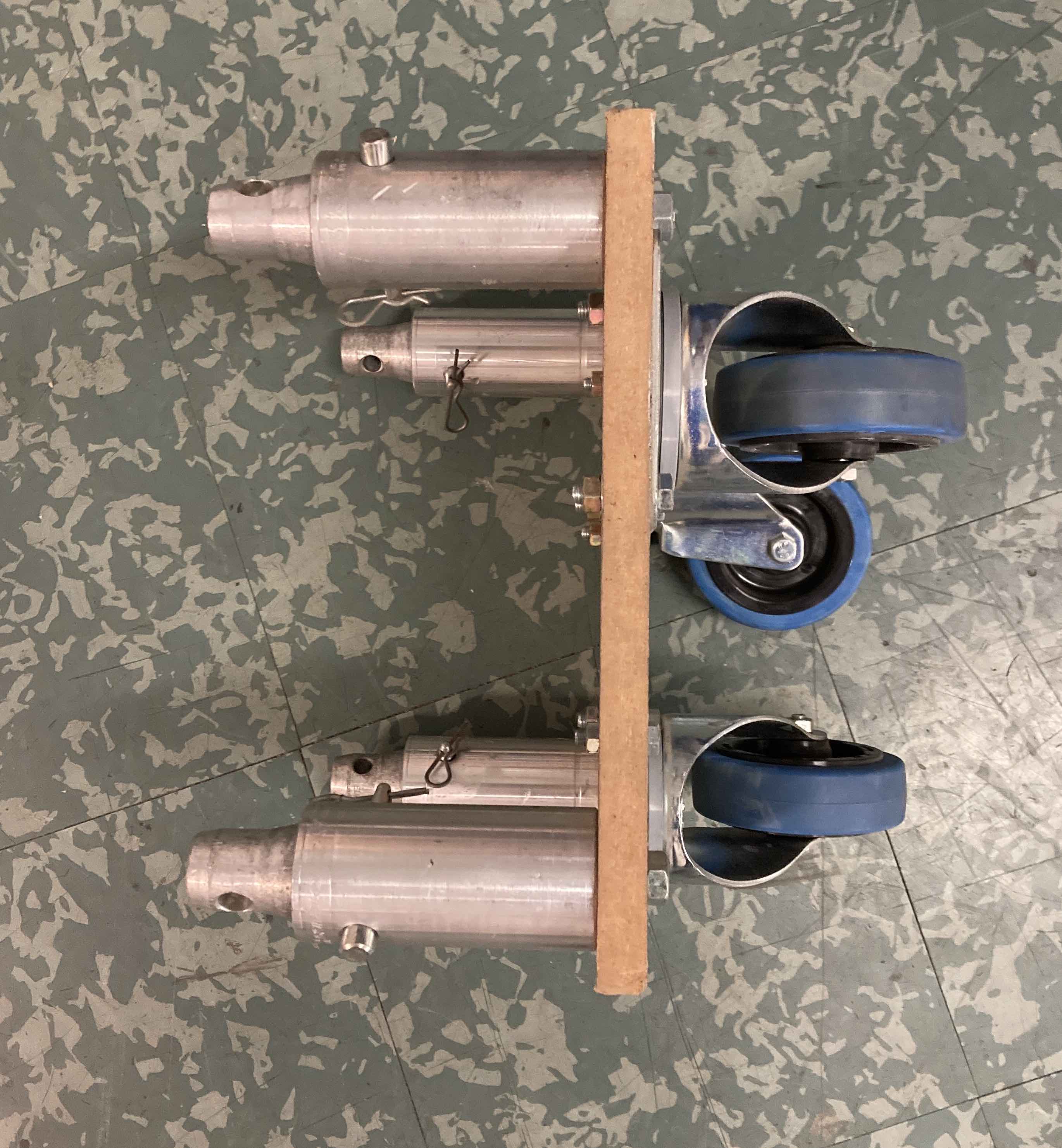 EUROTRUSS FD-34 Fuss mit drei Rollen