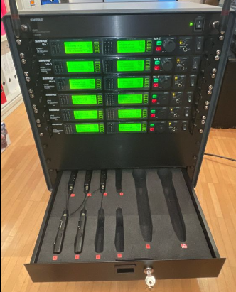 SHURE 6 Kanal Funk-Rack, inkl. 6 Handmik, 6 Bodypack